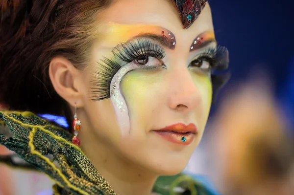 아름다움의 축제에서 크리에이 티브 메이크업 쇼 — 스톡 사진