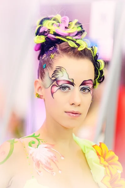 Spectacle de maquillage créatif au festival de beauté — Photo