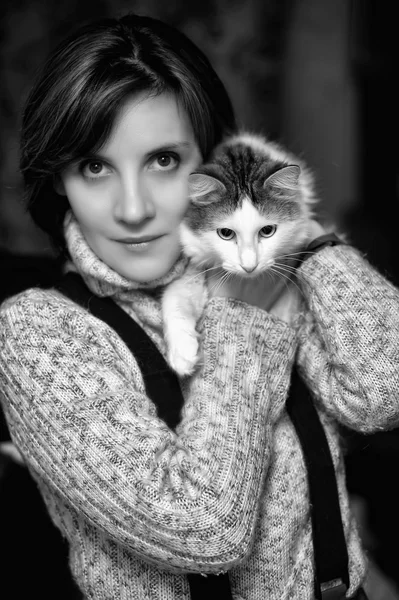 Young woman with a cat in her arms — Stock Photo, Image