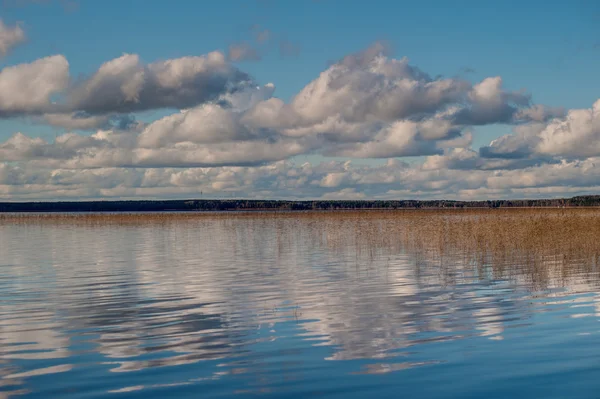 Clouds over the lake, autumn — Stock Photo, Image