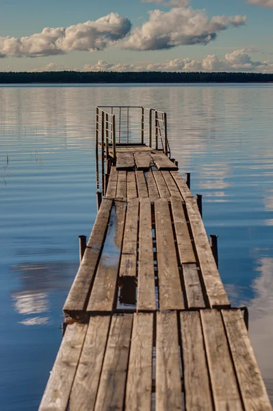 Boat dock on a lake — Stock Photo, Image