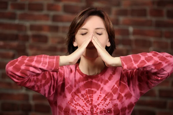 Pretty Woman Sneezing — Stock Photo, Image