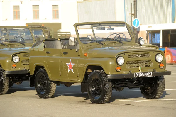 Veículo do exército russo antes do desfile para o Dia da Vitória — Fotografia de Stock