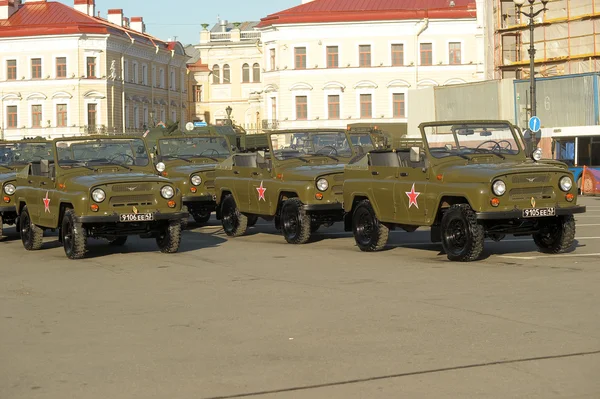 Veículo do exército russo antes do desfile para o Dia da Vitória — Fotografia de Stock