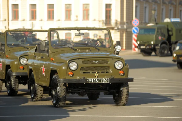 Russisches Armeefahrzeug vor der Parade zum Siegestag — Stockfoto