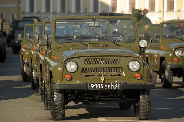 Vehículo del ejército ruso antes del desfile del Día de la Victoria — Foto de Stock