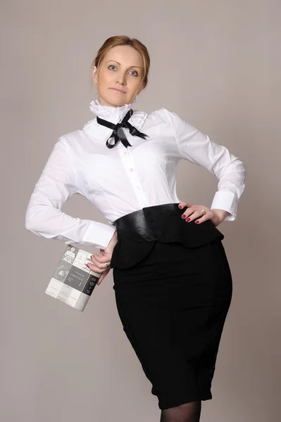 Frau in weißer Bluse — Stockfoto