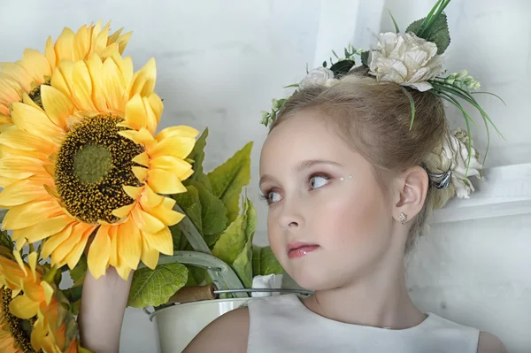 सूर्यफूल सह मुलगी — स्टॉक फोटो, इमेज