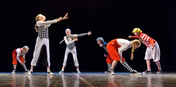 Dance performance on stage, Festival of children 's dance groups, St. Petersburg, Russia . — стоковое фото