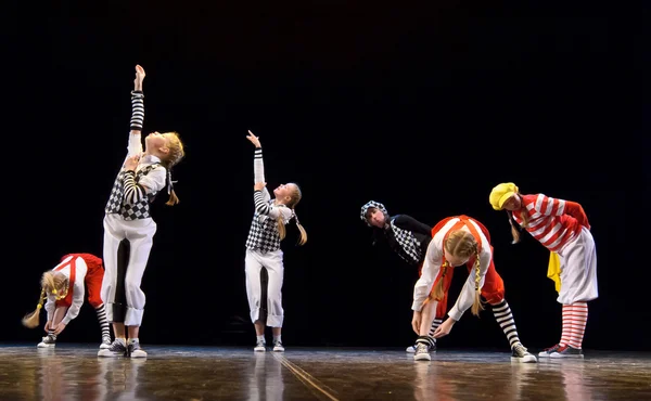 Dance performance on stage, Festival of children 's dance groups, St. Petersburg, Russia . — стоковое фото