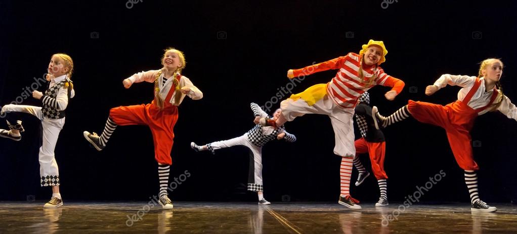 Dance performance on stage, Festival of children's dance groups, St ...