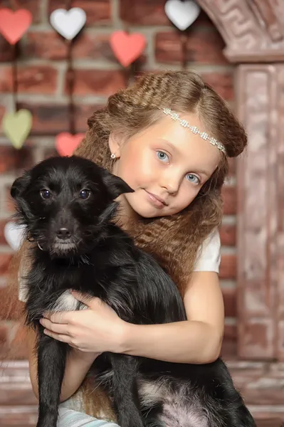 Fille avec un chiot — Photo