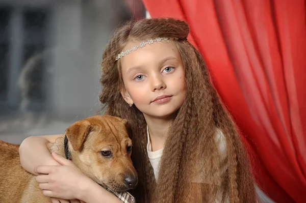 一只小狗的女孩 — 图库照片
