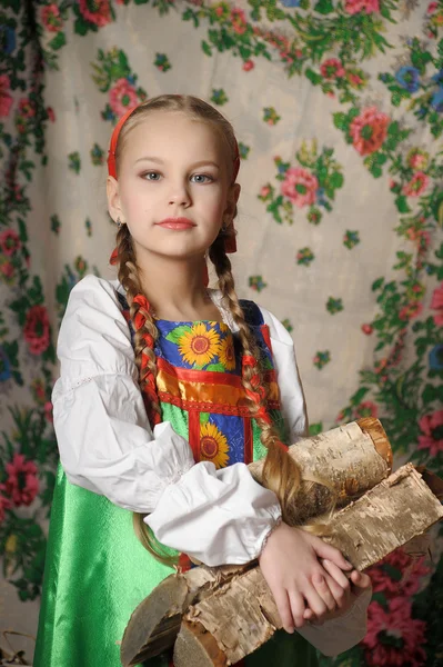 ロシアの民族衣装の女の子. — ストック写真