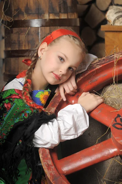 ロシアの民族衣装の女の子. — ストック写真