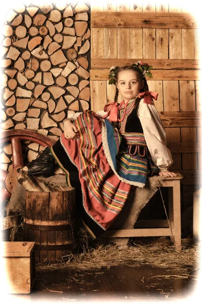 Польская девушка в национальном костюме — стоковое фото