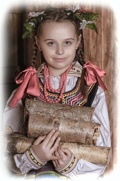 Польская девушка в национальном костюме — стоковое фото