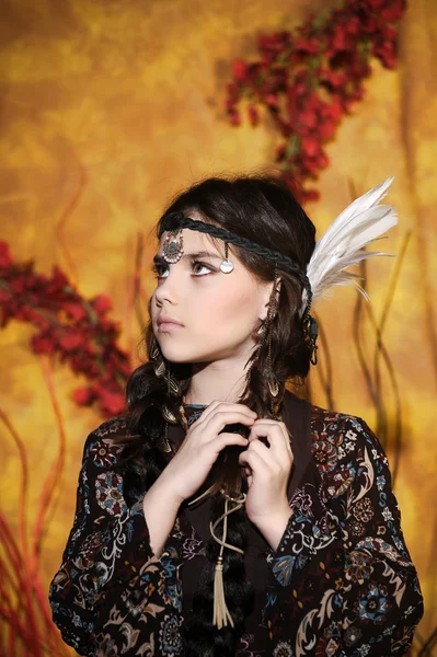 Close up portrait of American Indian girl with feathers head accessory — Stock Photo, Image