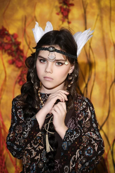 Close up portrait of American Indian girl with feathers head accessory — Stock Photo, Image