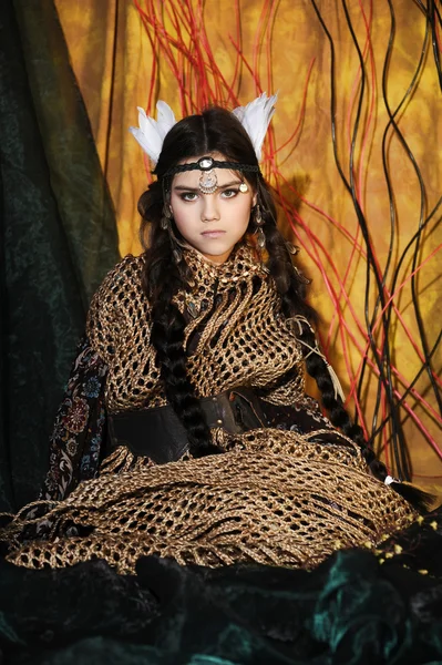 Close up portrait of American Indian girl with feathers head accessory — Stock Photo, Image