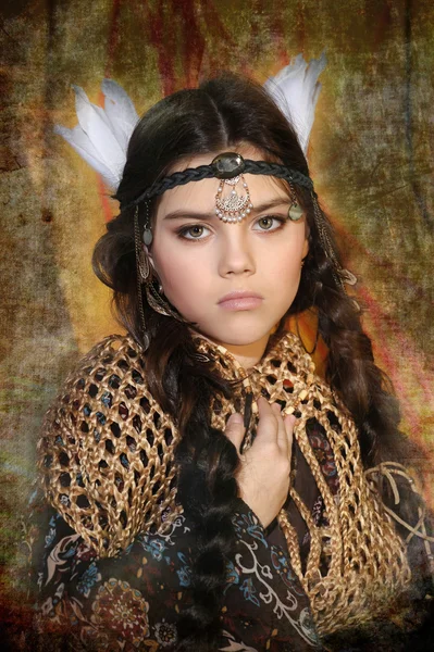 Close up portrait of American Indian girl with feathers head accessory — Stock Photo, Image