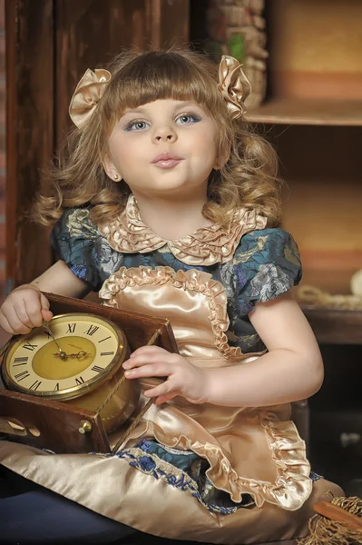 Girl in a vintage room — Stock Photo, Image