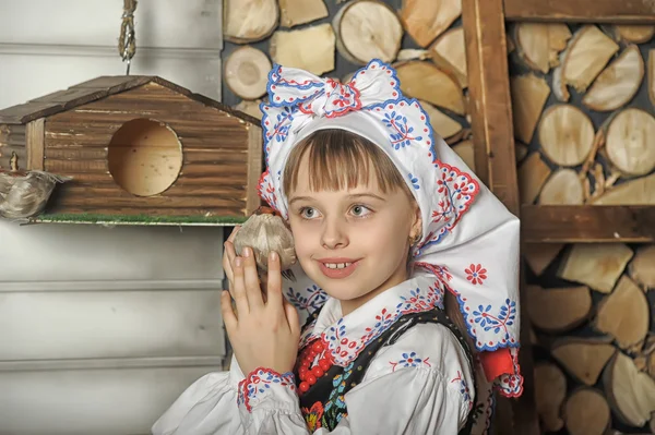 Polsk flicka i kostym — Stockfoto