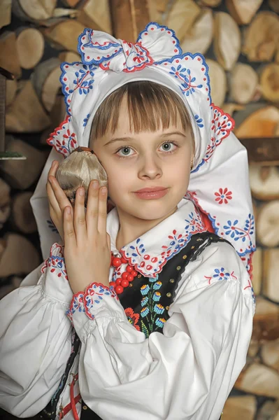 Menina polonesa em traje — Fotografia de Stock