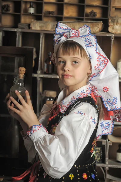 Menina polonesa em traje — Fotografia de Stock