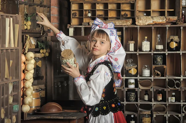 Menina polonesa em traje — Fotografia de Stock