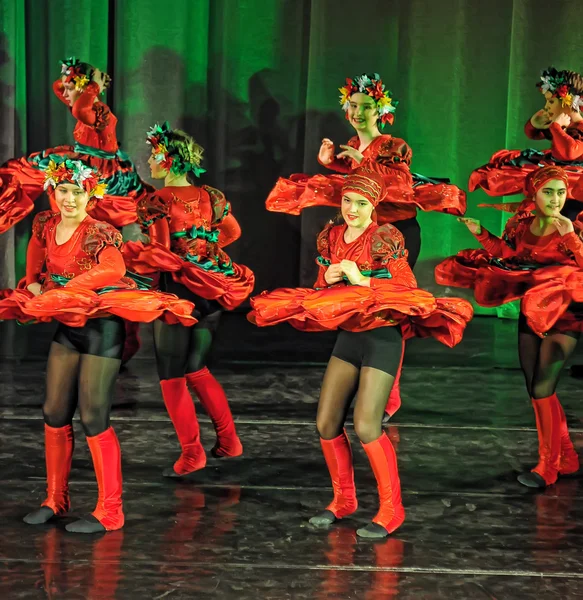 Spettacolo di danza popolare — Foto Stock