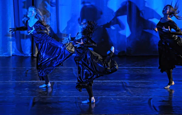 Performance di danza moderna — Foto Stock