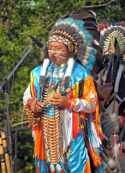 Conjunto indio actuando en la calle cantando — Foto de Stock