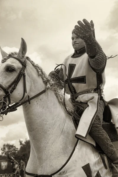 Chevalier médiéval à cheval — Photo