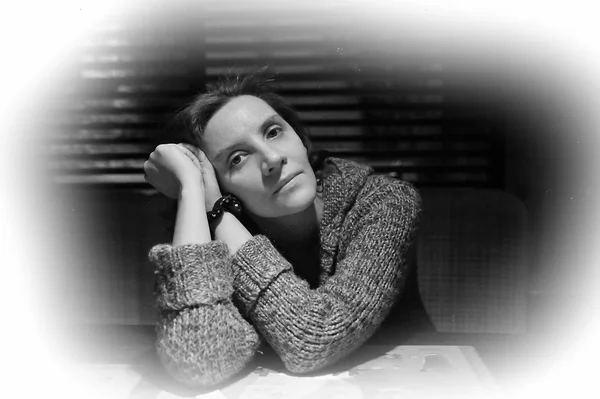 Black and white portrait of a sad woman — Stock Photo, Image
