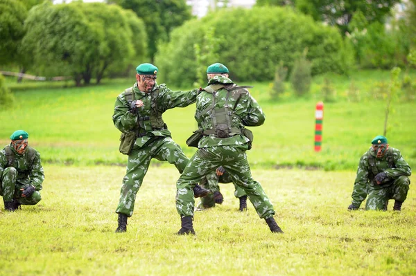 Soldados rusos en los ejercicios de demostración —  Fotos de Stock