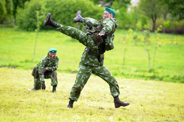 Russische Soldaten bei den Demonstrationsübungen — Stockfoto