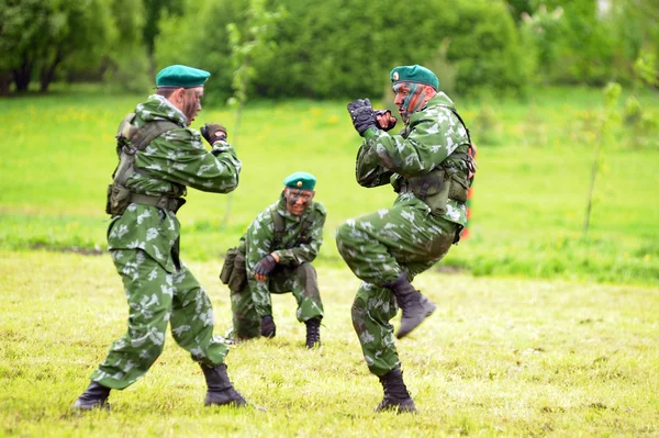 Soldats russes sur les exercices de démonstration — Photo