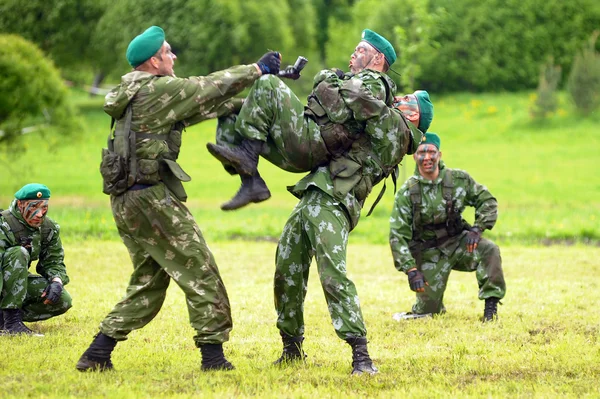 Soldats russes sur les exercices de démonstration — Photo