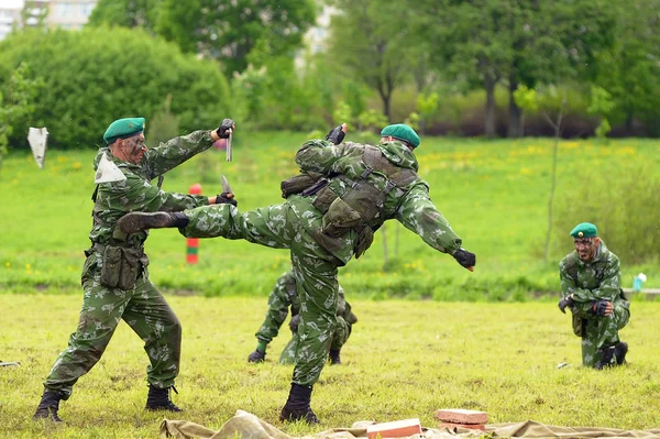 Russische soldaten op de demonstratie-oefeningen — Stockfoto