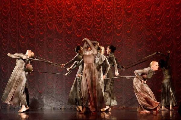 Women dancing on stage — Stock Photo, Image