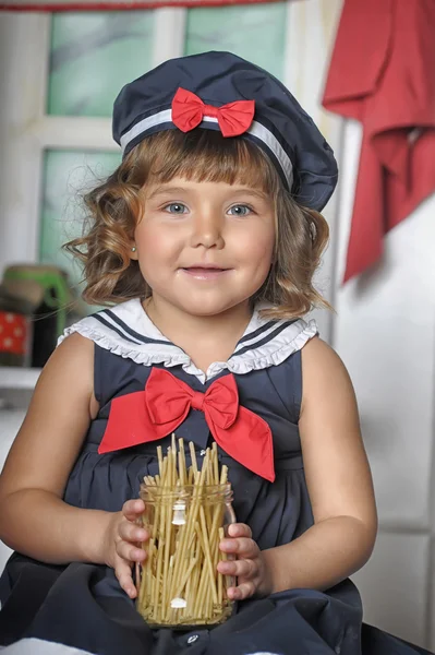 Portrait of a little girl in the kitchen — Stock Photo, Image