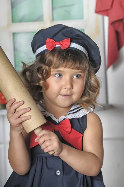 Portrait of a little girl in the kitchen — Stock Photo, Image