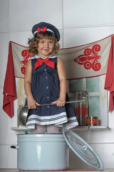 Portrait of a little girl in the kitchen — Stock Photo, Image