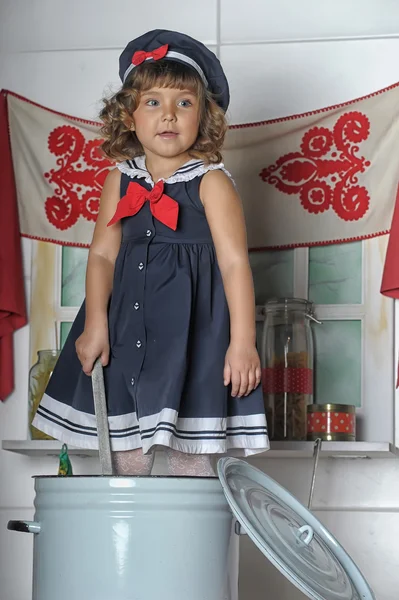 Portrait of a little girl in the kitchen — Stock Photo, Image