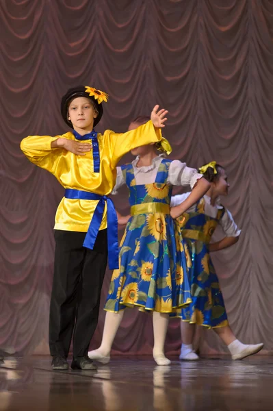 Grupo de danza infantil — Foto de Stock