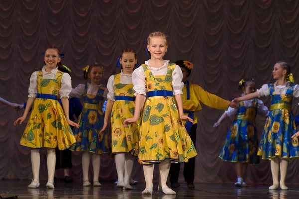 Grupo de danza infantil —  Fotos de Stock