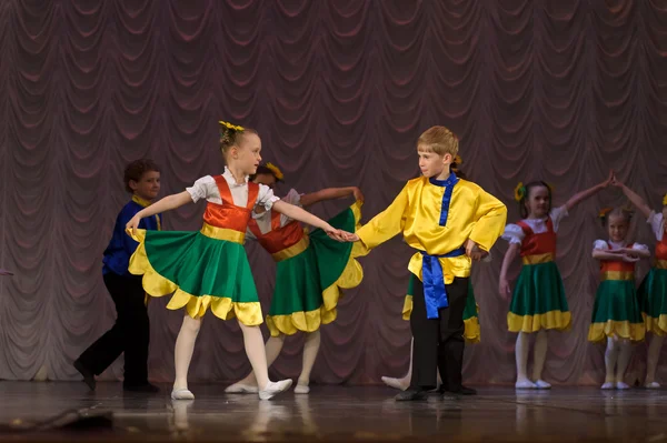 Children's dance group — Stock Photo, Image