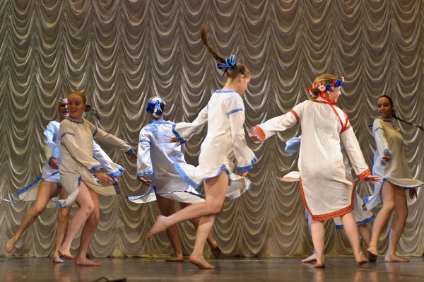 Een folkloristische dansen groep — Stockfoto