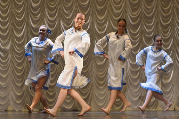 A folklore dancing group — Stock Photo, Image